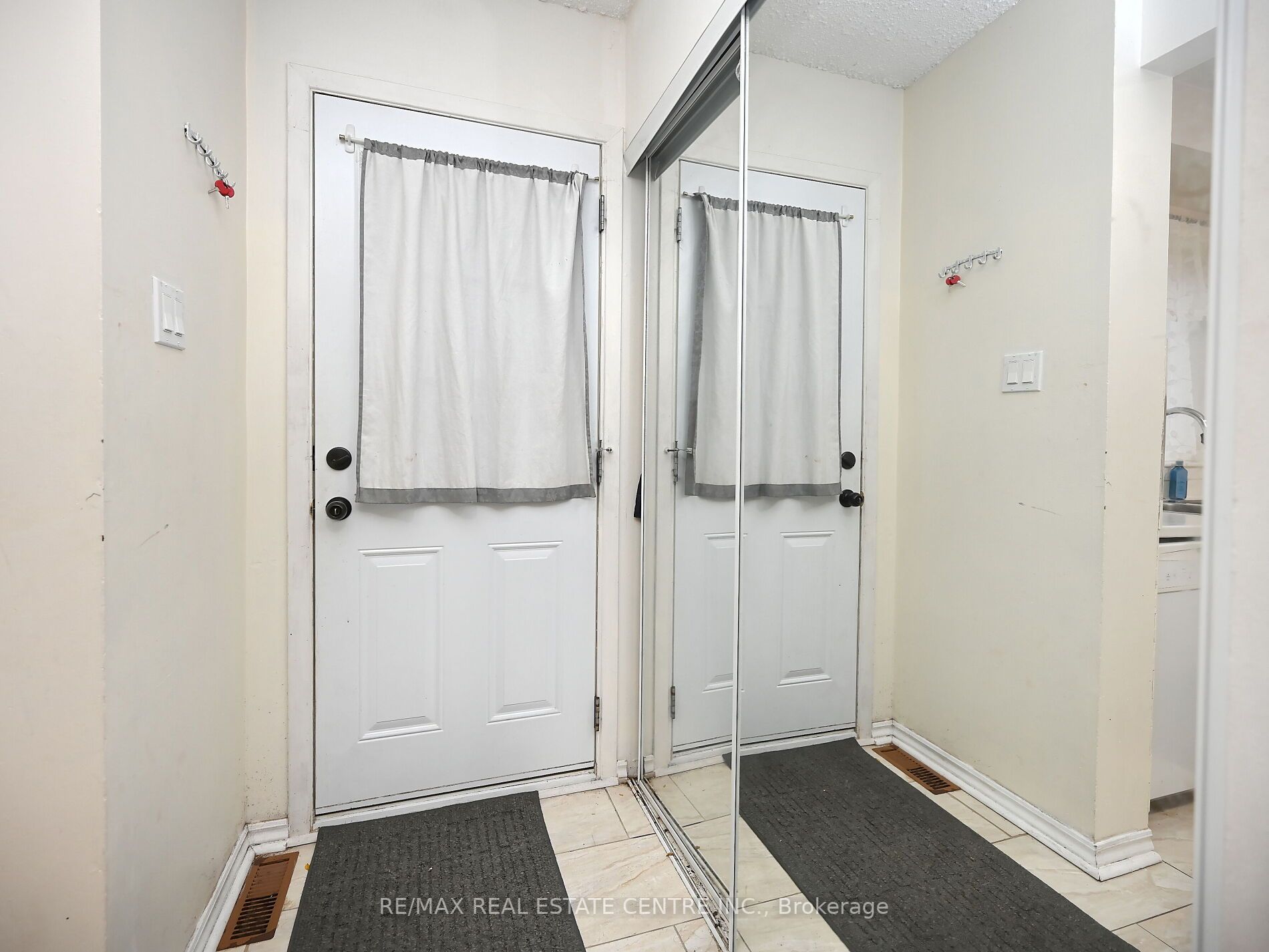 2779 Gananoque Dr, #79