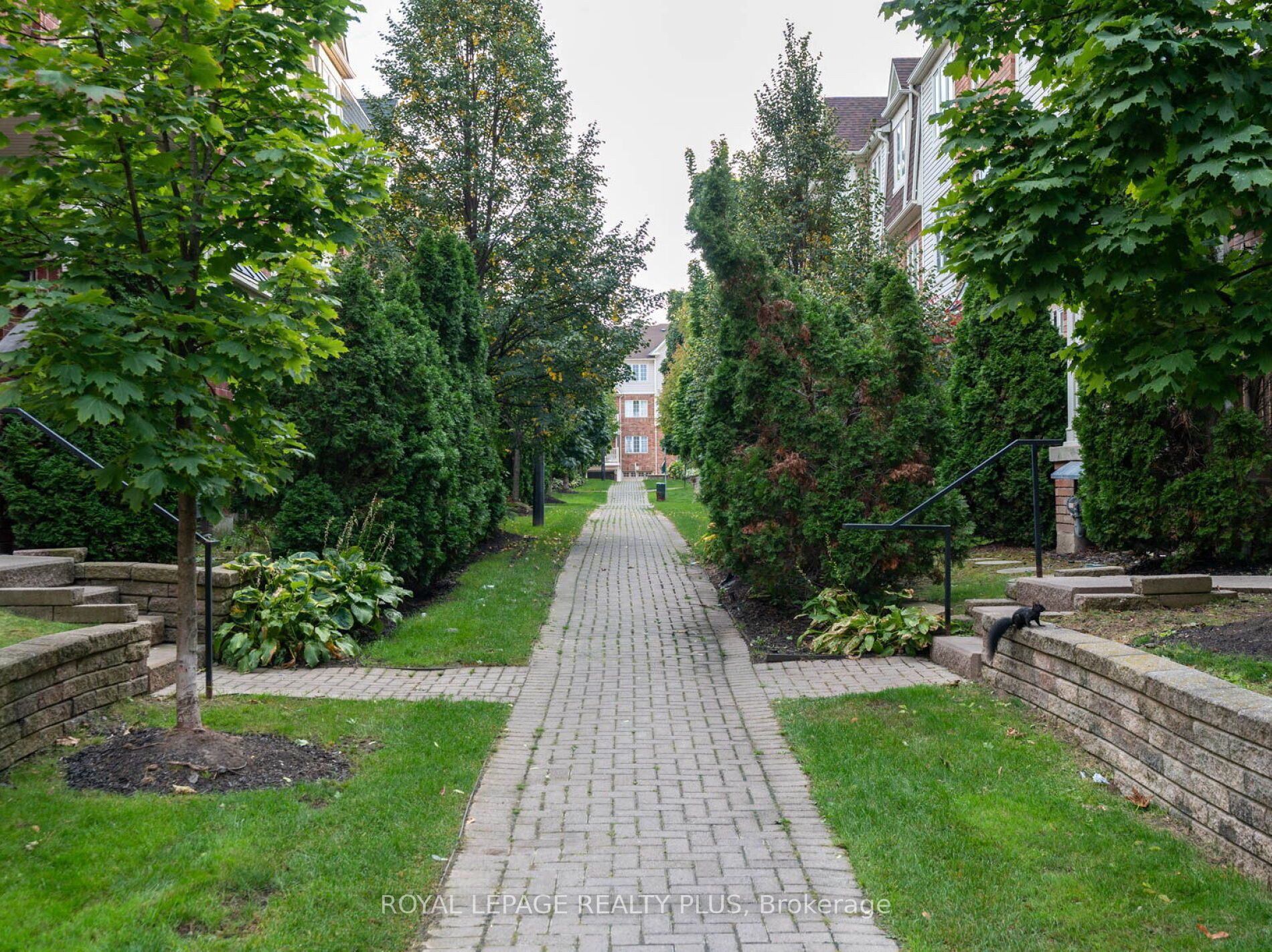 784 Neighbourhood Circ, #2