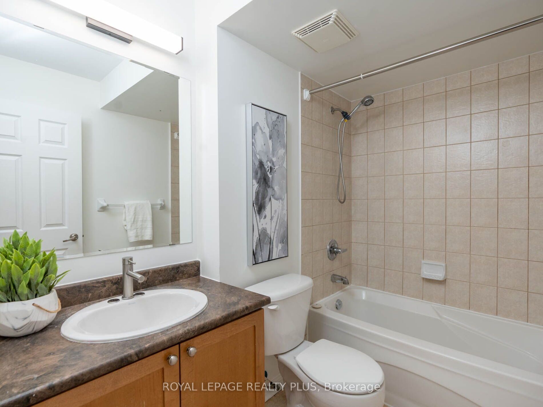 784 Neighbourhood Circ, #2