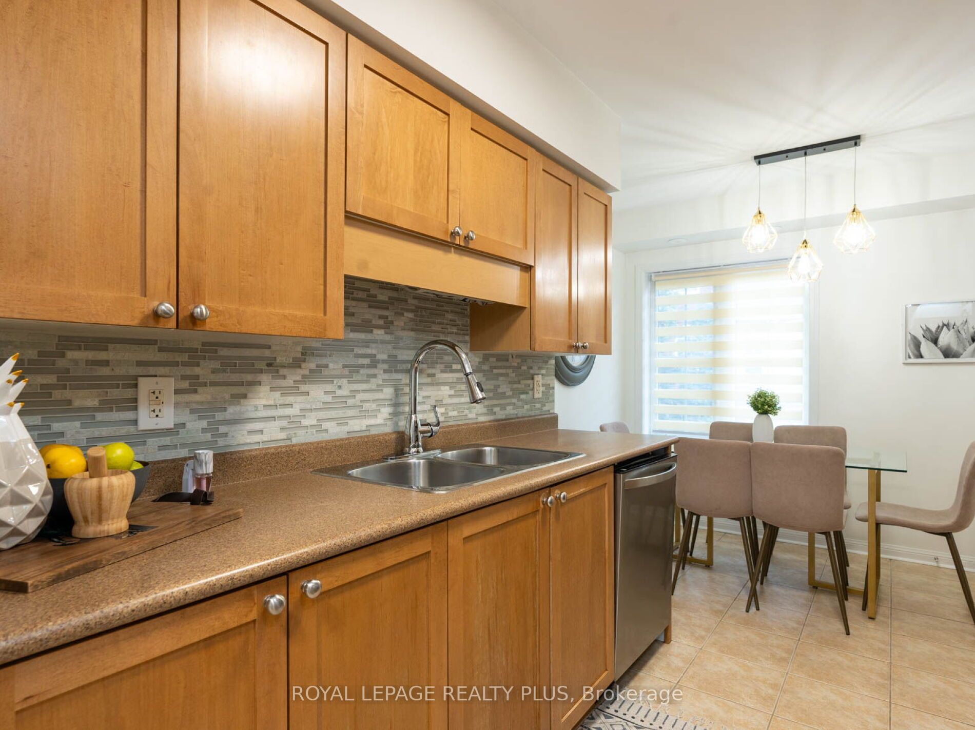 784 Neighbourhood Circ, #2