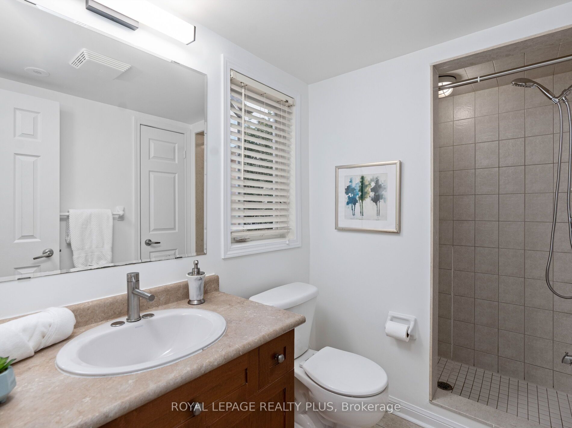 784 Neighbourhood Circ, #2