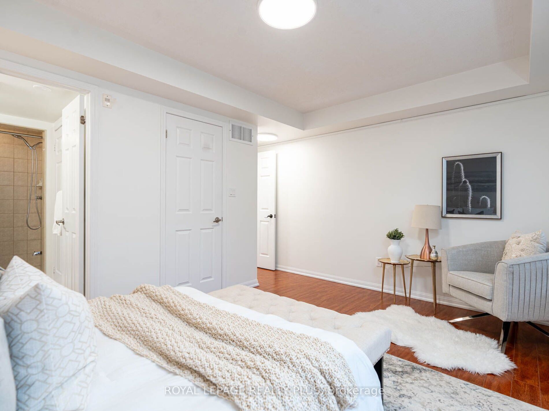 784 Neighbourhood Circ, #2