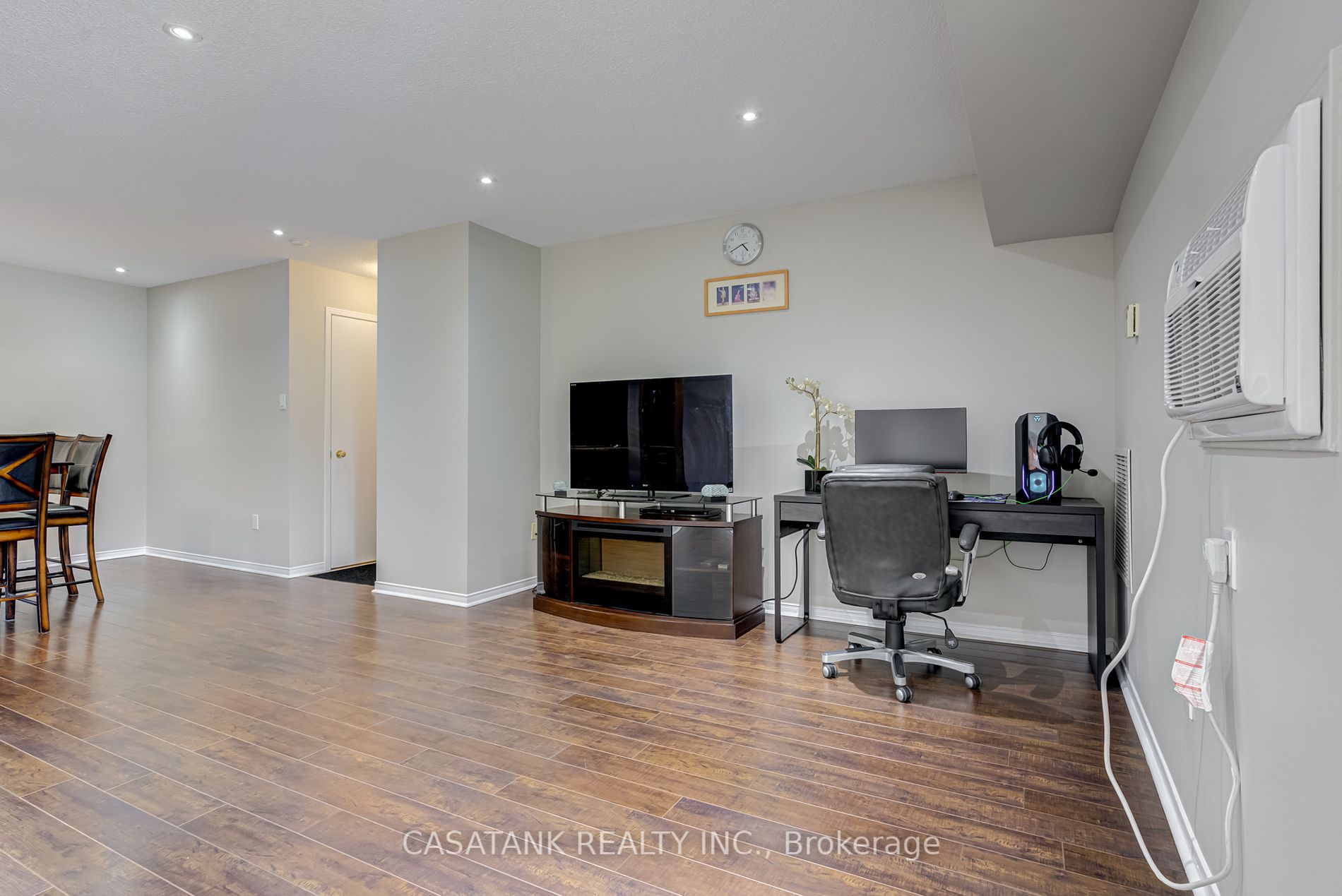 211 Forum Dr, #210A