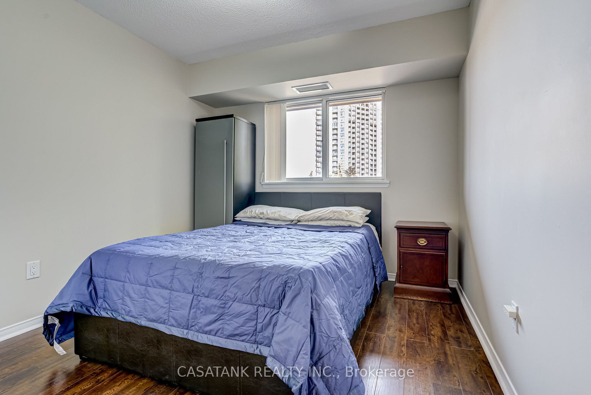 211 Forum Dr, #210A