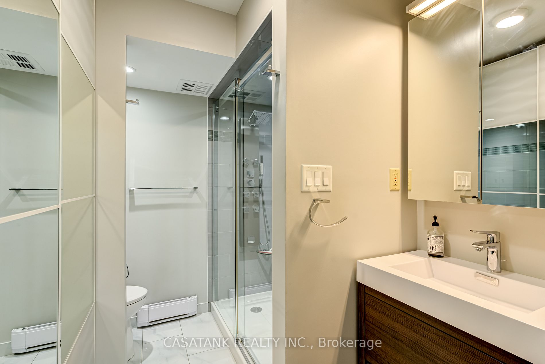 211 Forum Dr, #210A