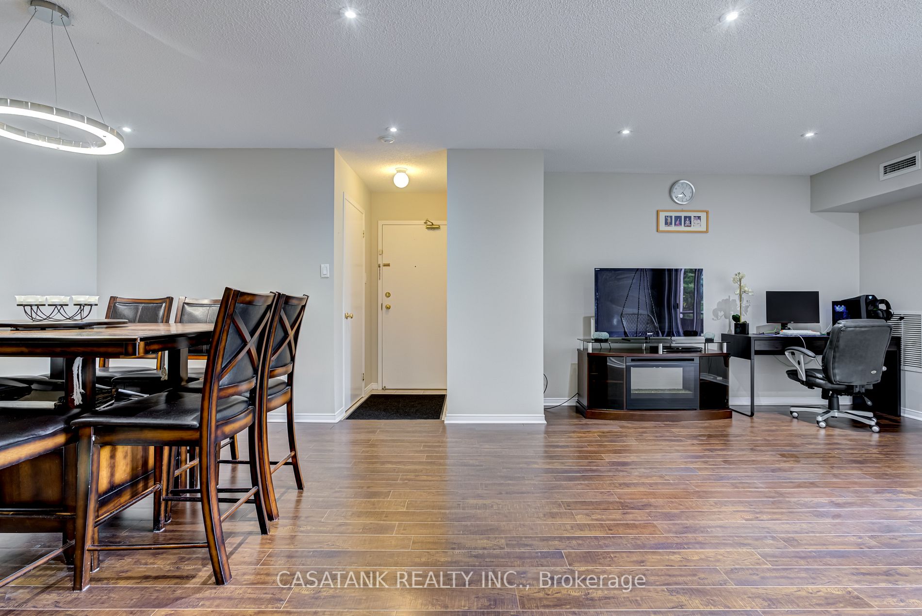 211 Forum Dr, #210A