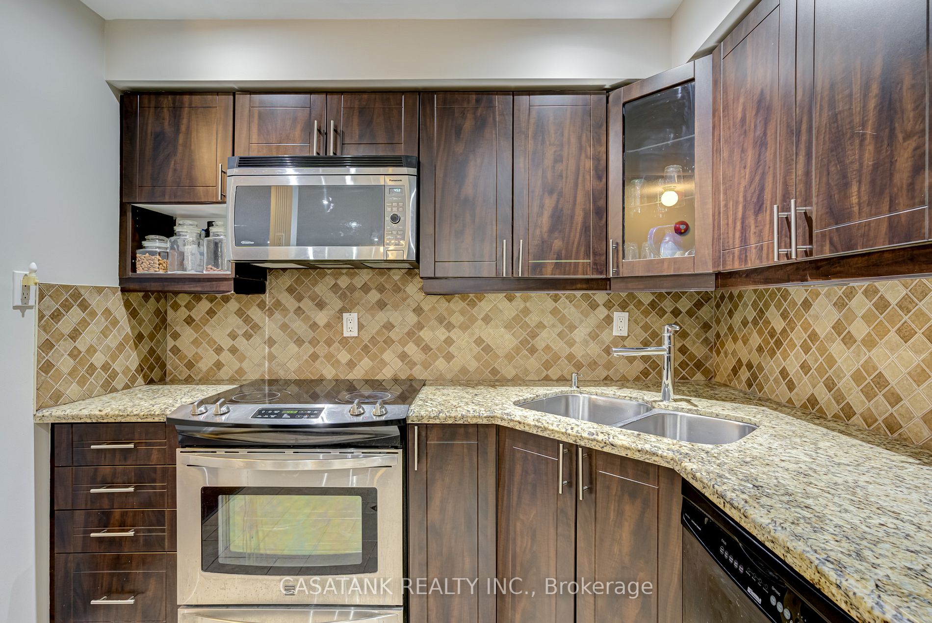 211 Forum Dr, #210A