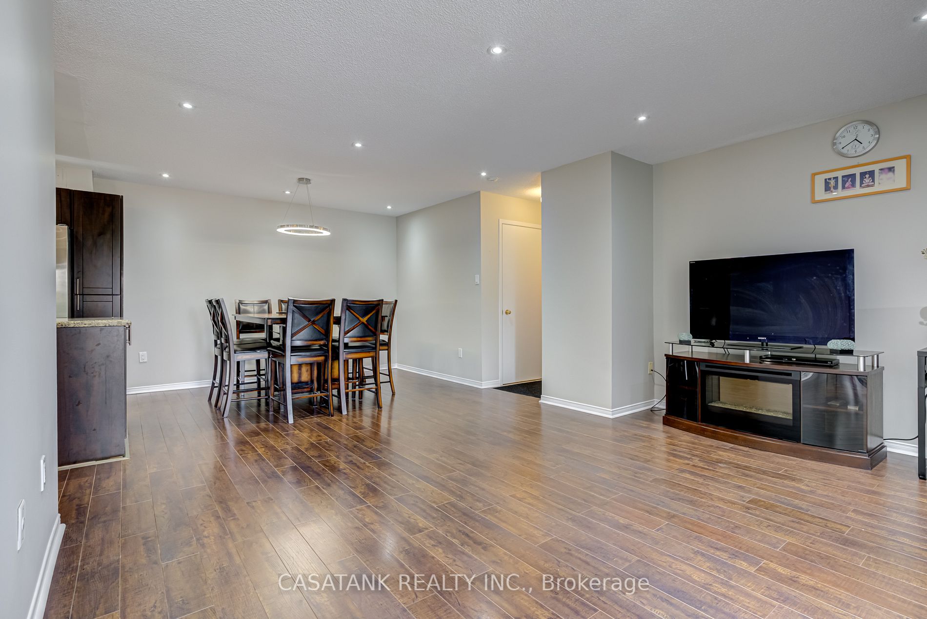 211 Forum Dr, #210A