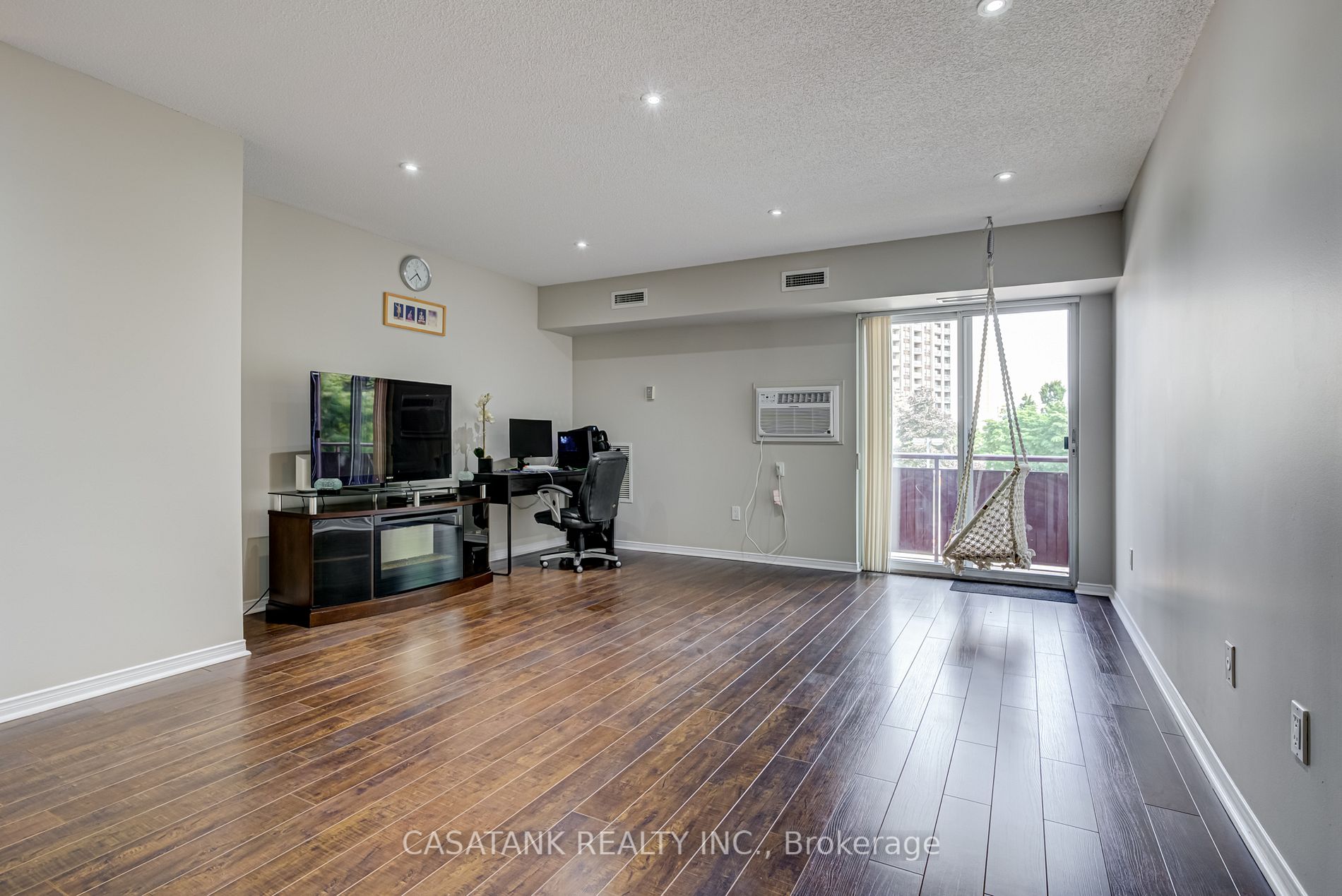 211 Forum Dr, #210A