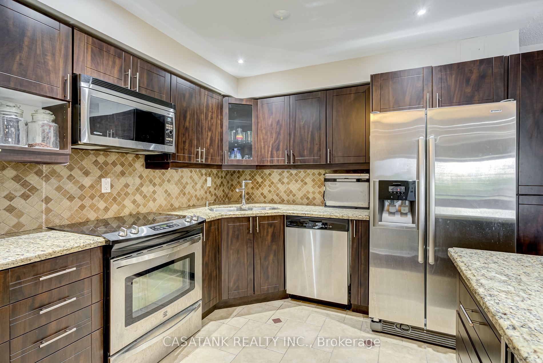 211 Forum Dr, #210A