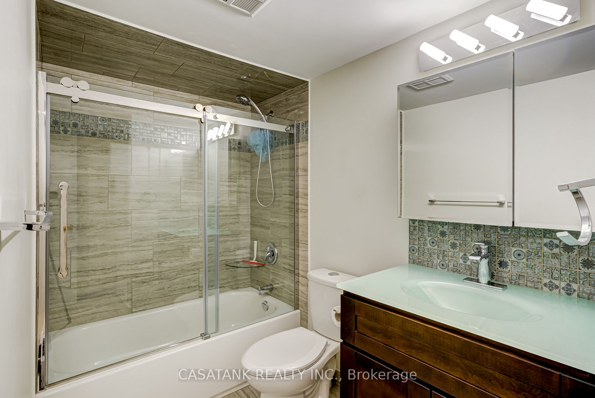 211 Forum Dr, #210A