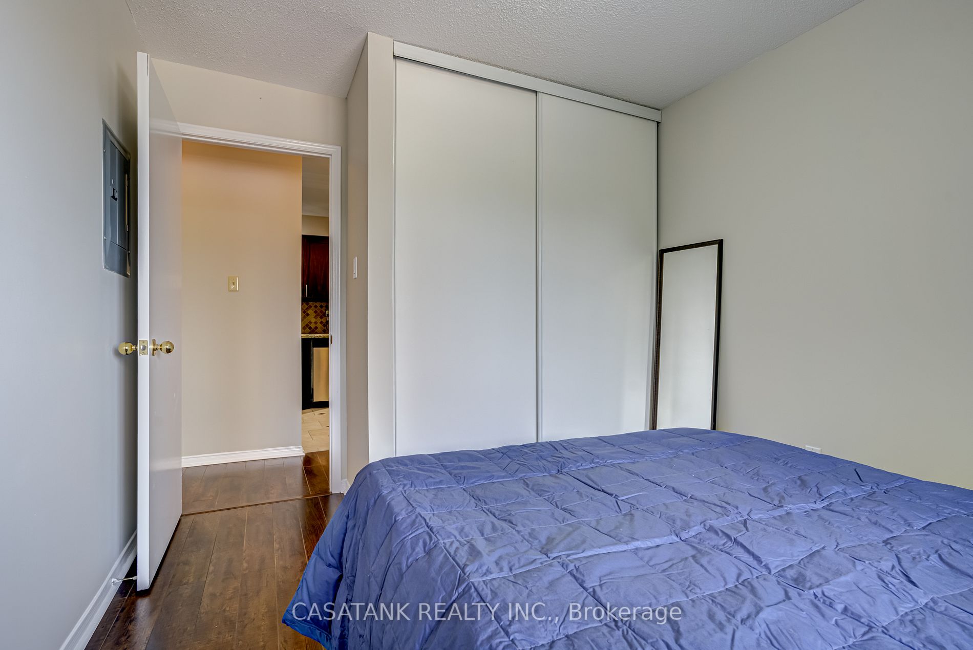 211 Forum Dr, #210A