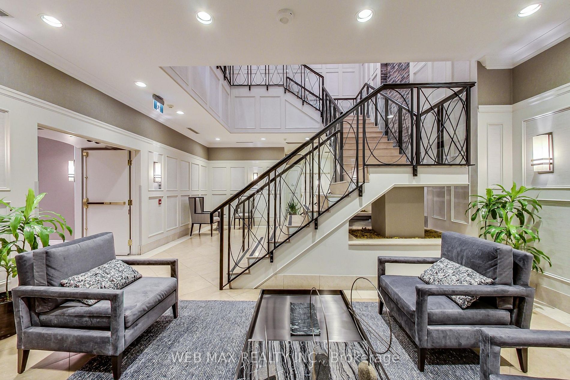 5233 Dundas St W, #2318