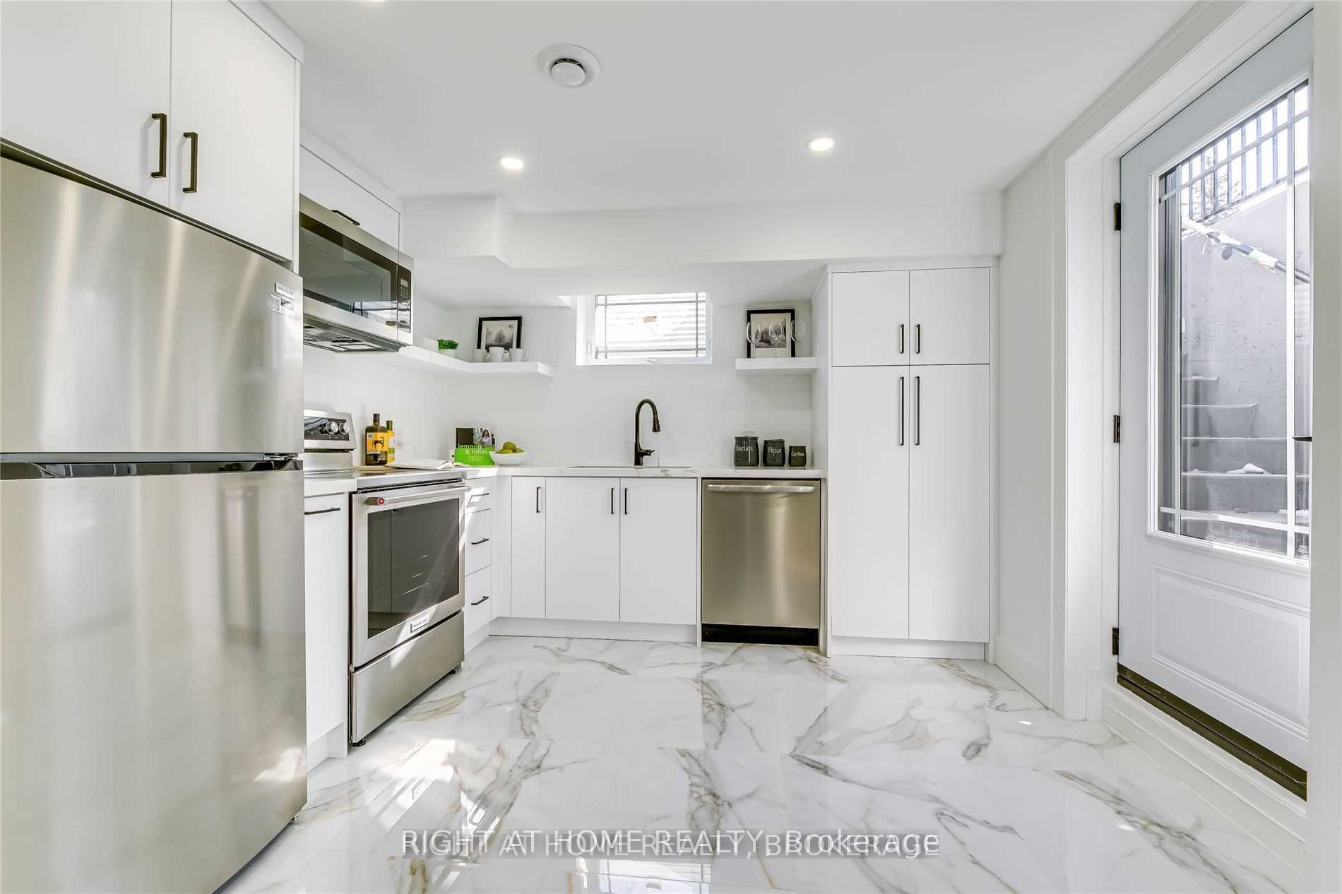 1472 Chalice Cres