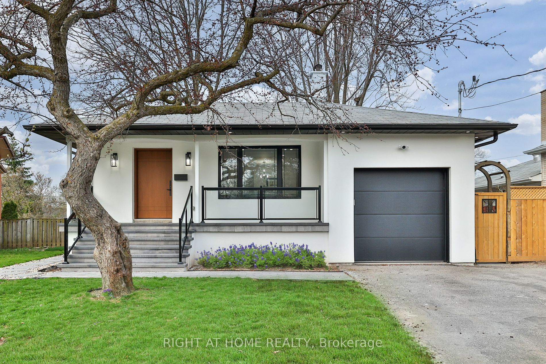 1472 Chalice Cres