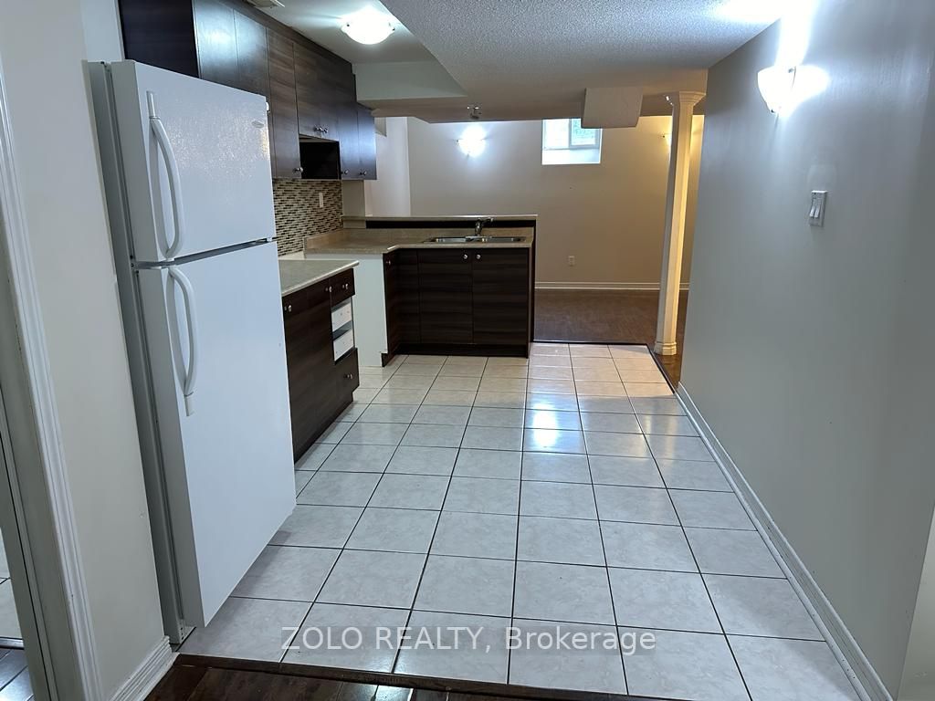 113 Crown Victoria Dr