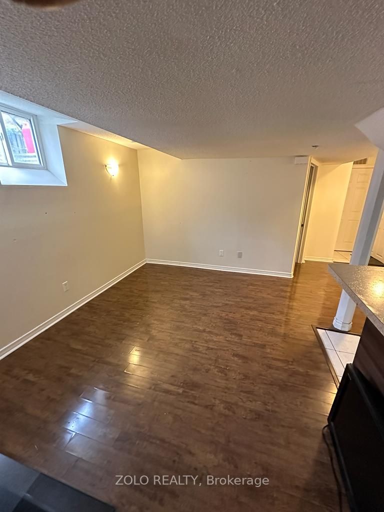 113 Crown Victoria Dr