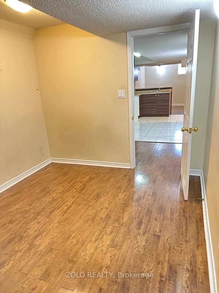 113 Crown Victoria Dr