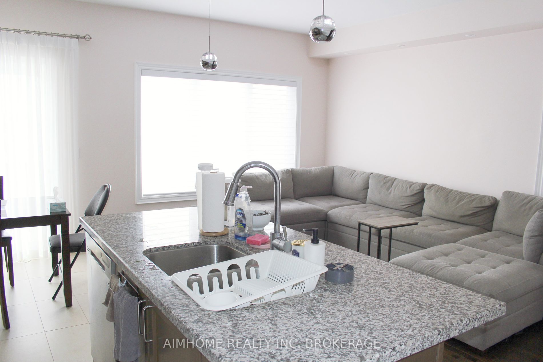 382 Athabasca Common