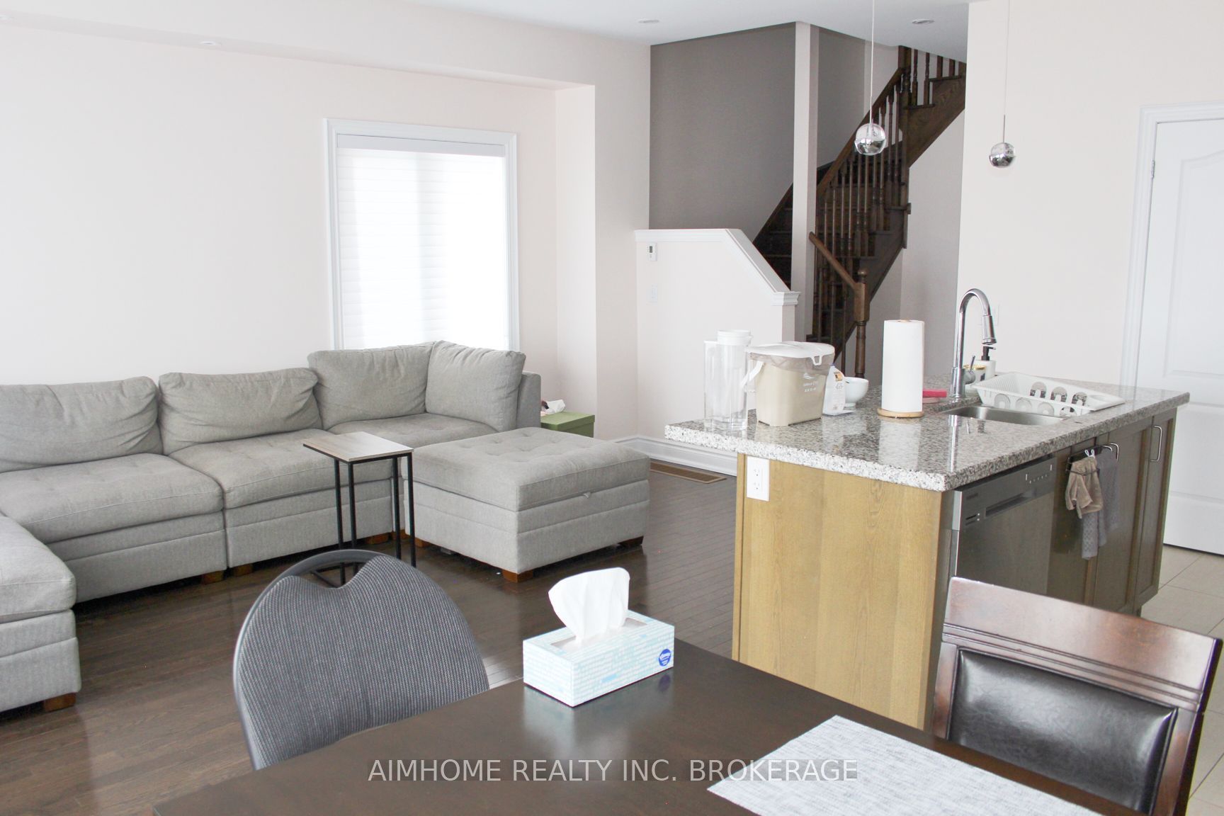 382 Athabasca Common