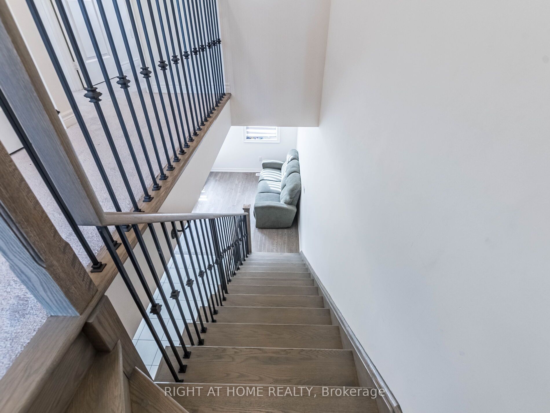 41 Queenpost Dr