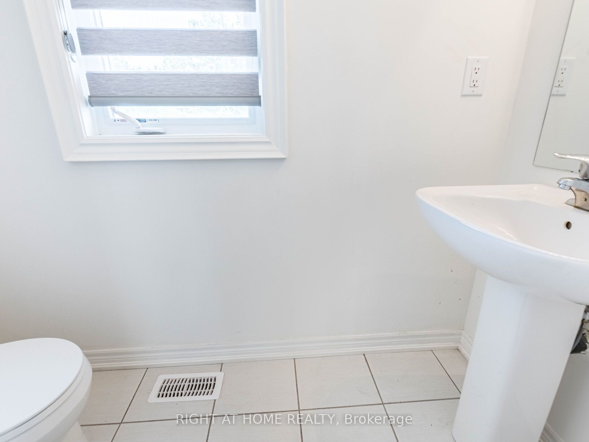 41 Queenpost Dr