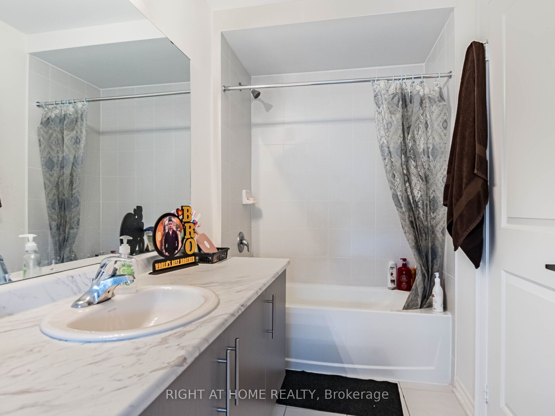 41 Queenpost Dr