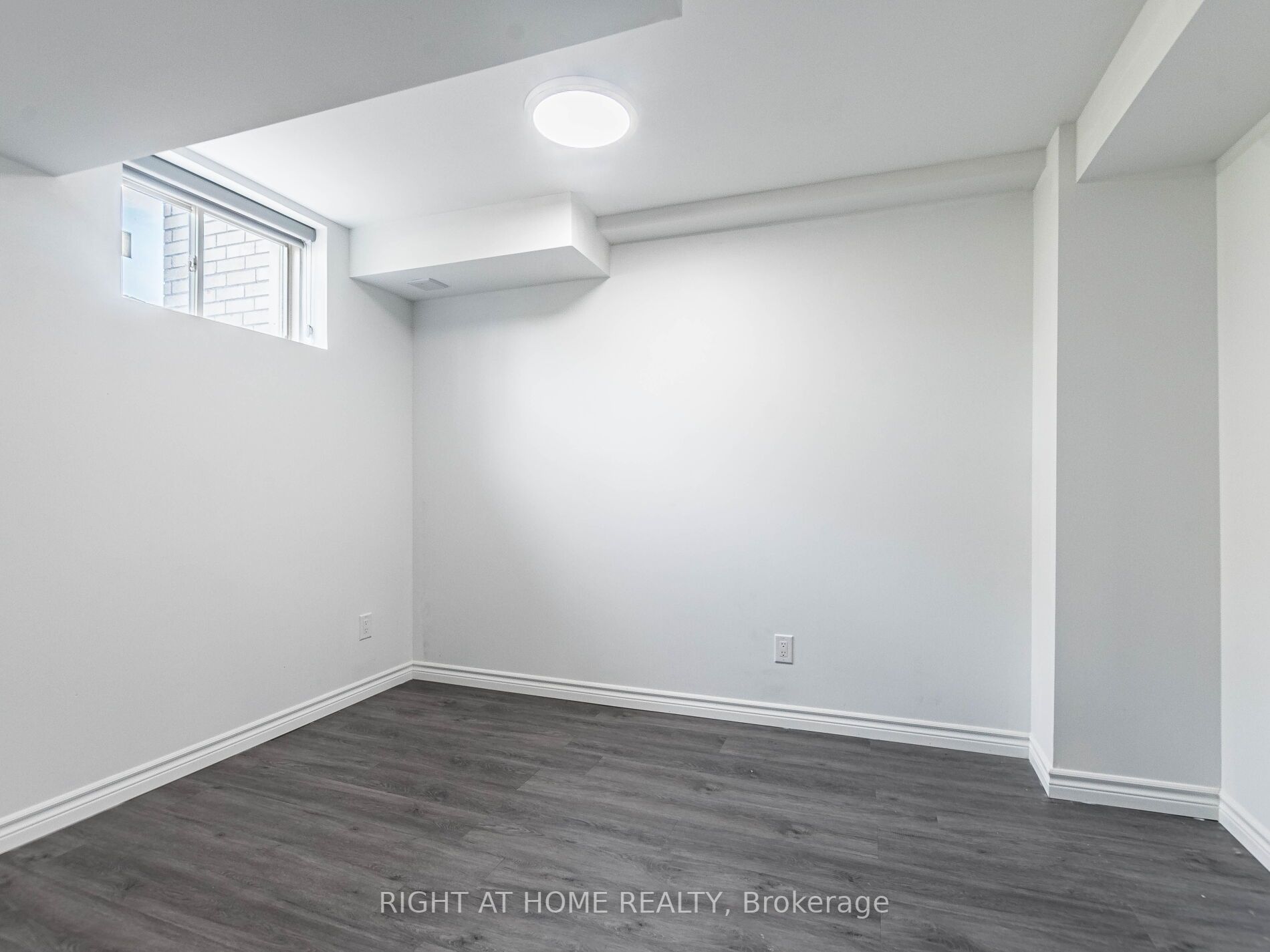 41 Queenpost Dr