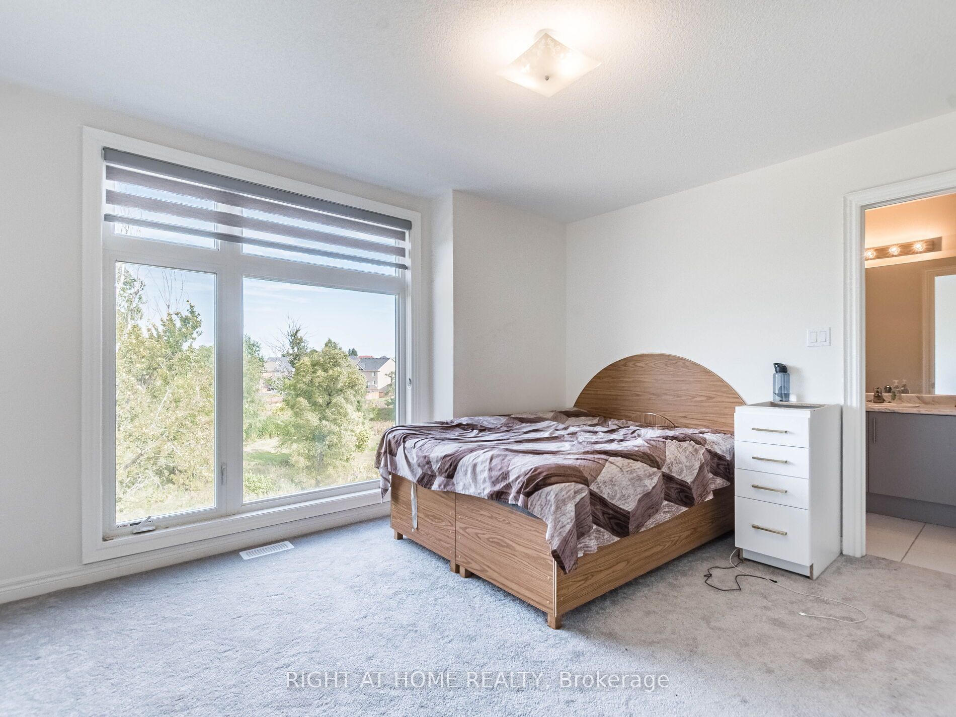 41 Queenpost Dr