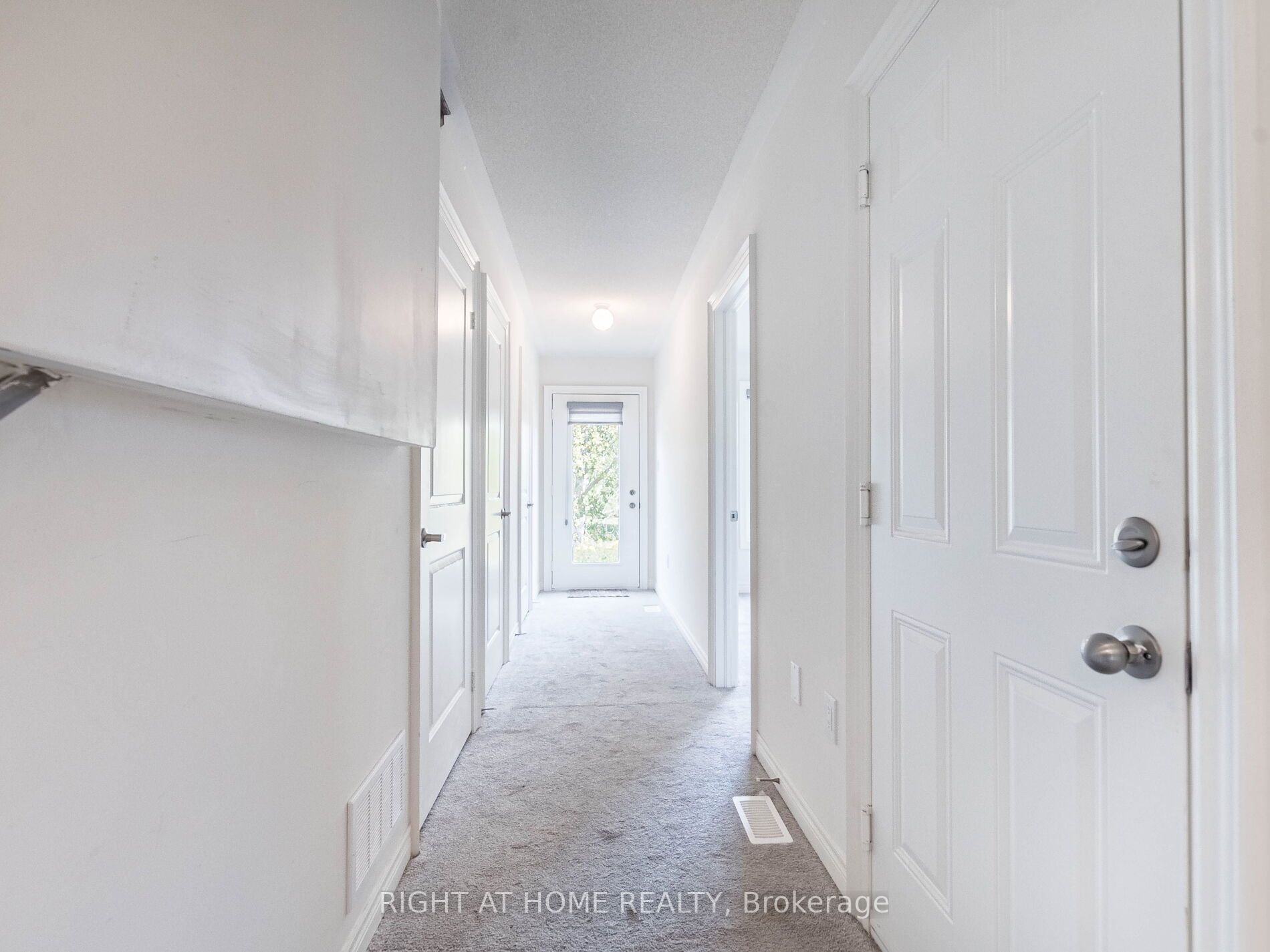 41 Queenpost Dr