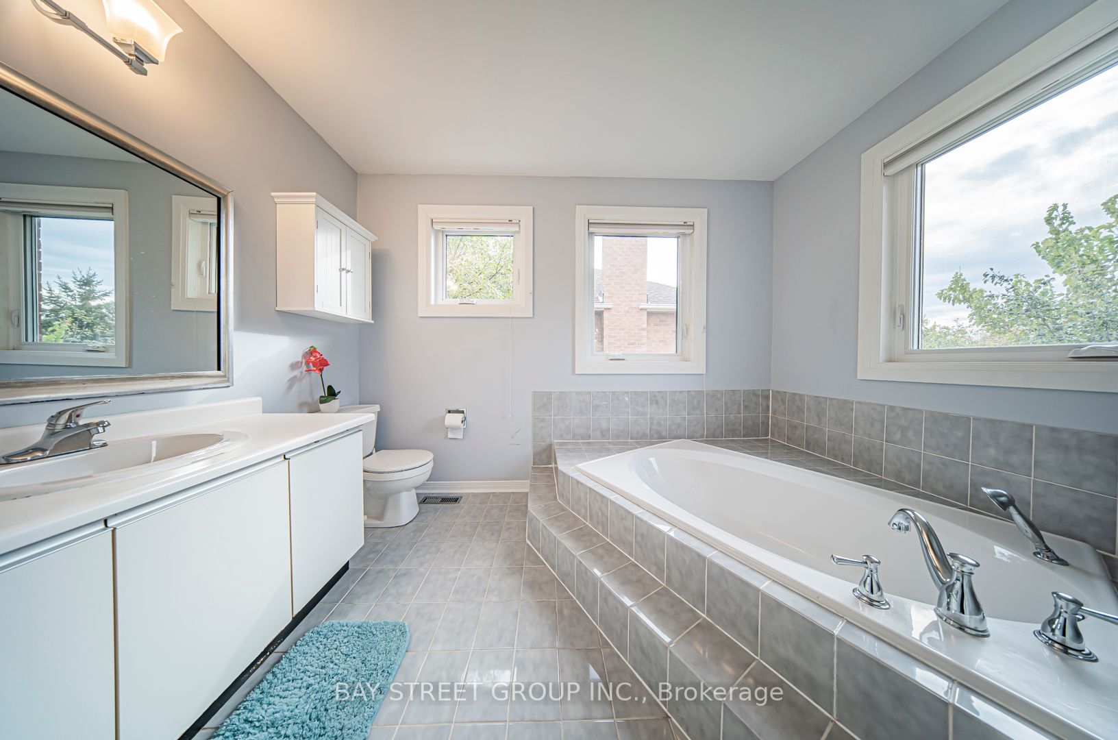 1182 Creekside Dr