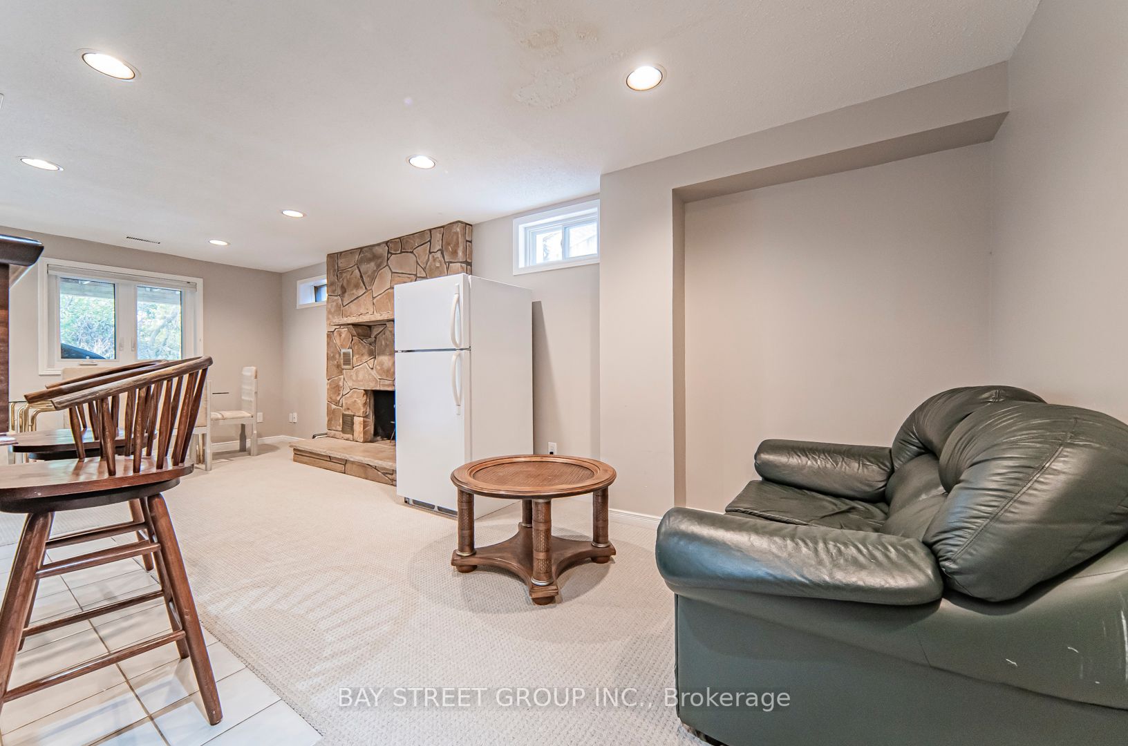 1182 Creekside Dr