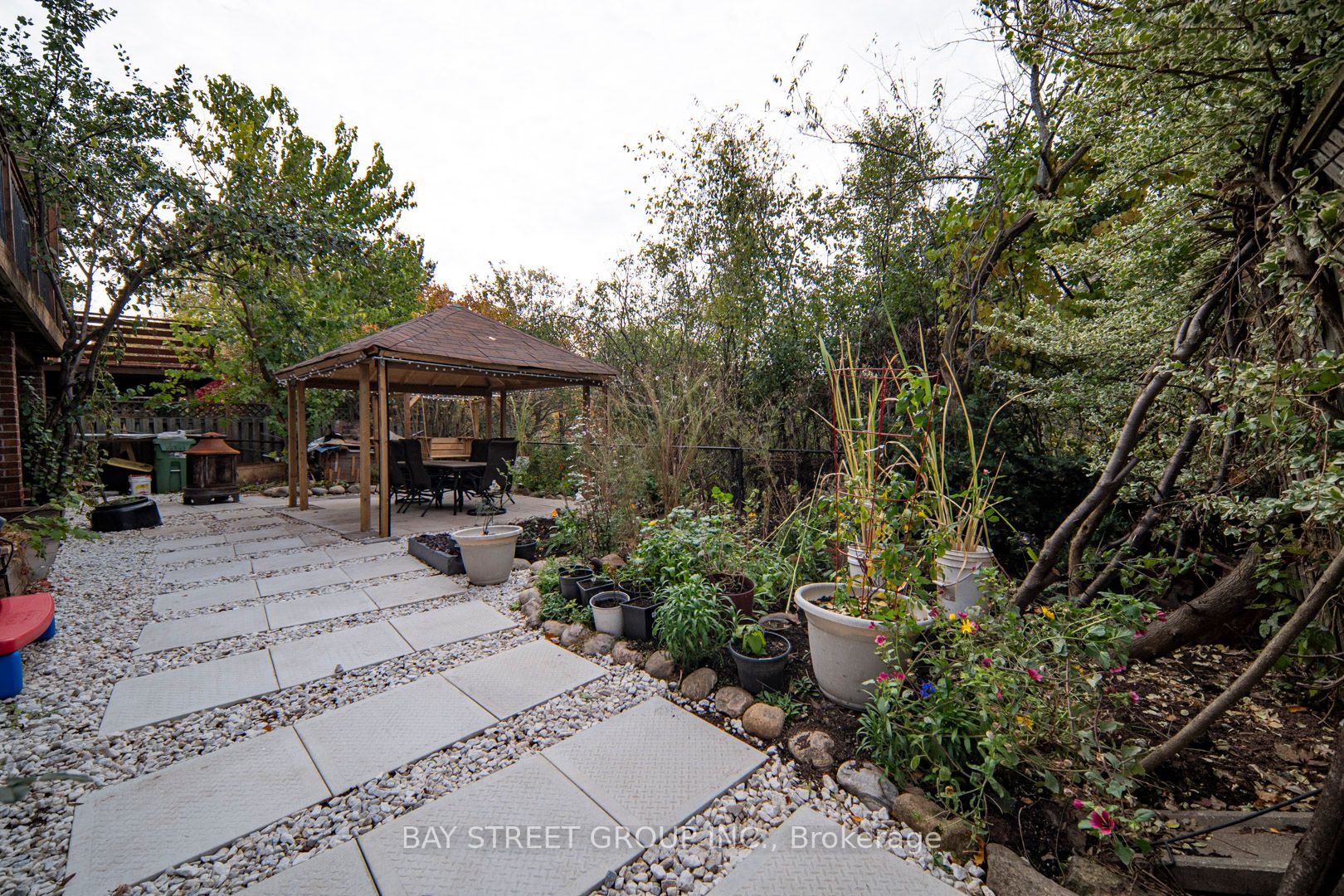 1182 Creekside Dr