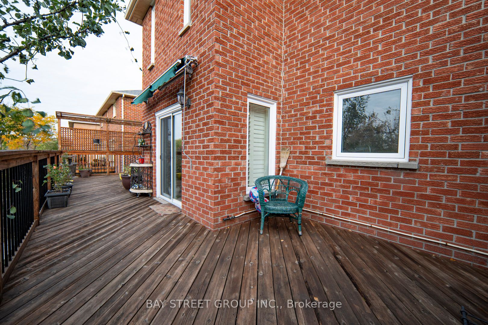 1182 Creekside Dr