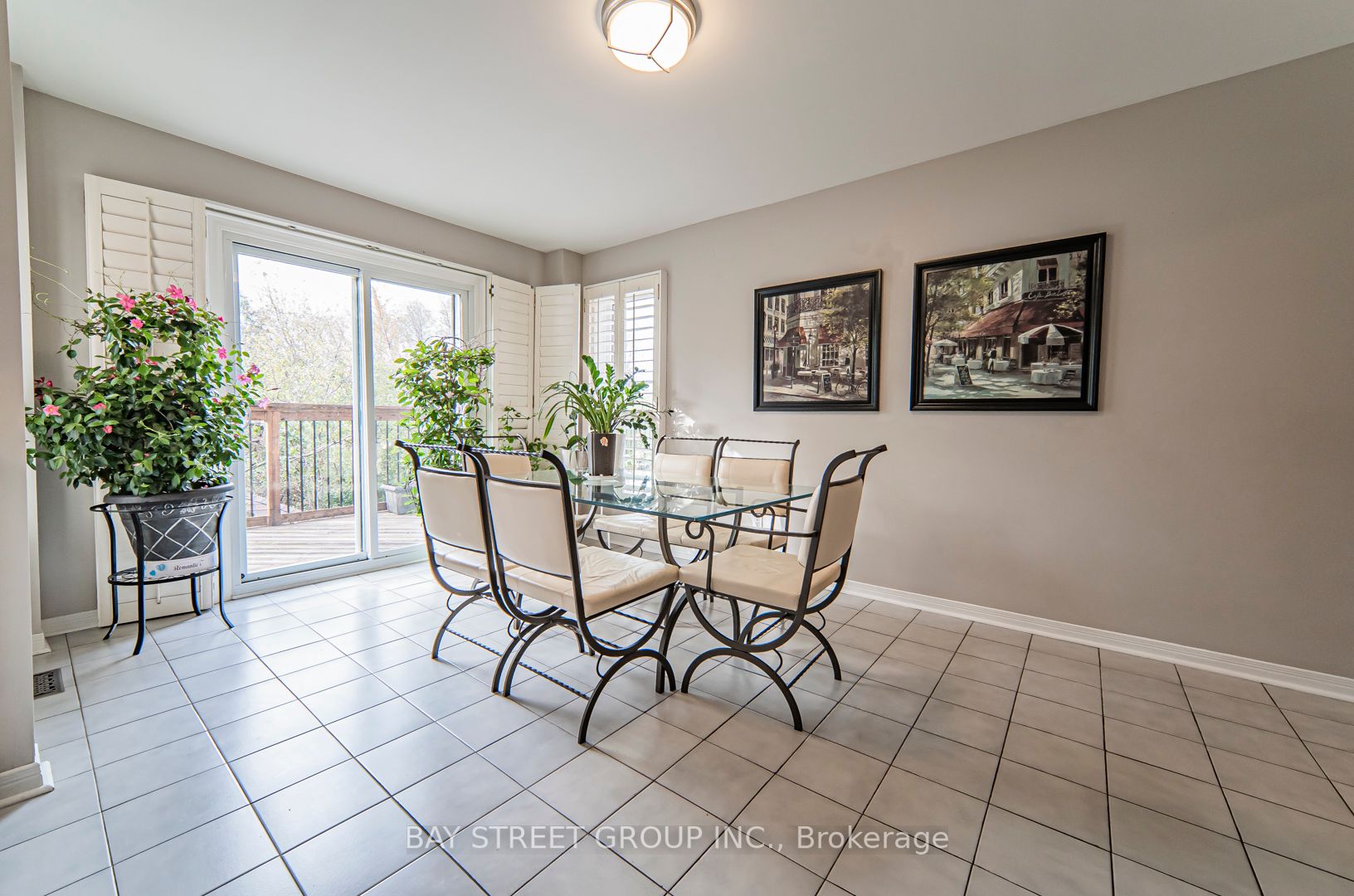 1182 Creekside Dr