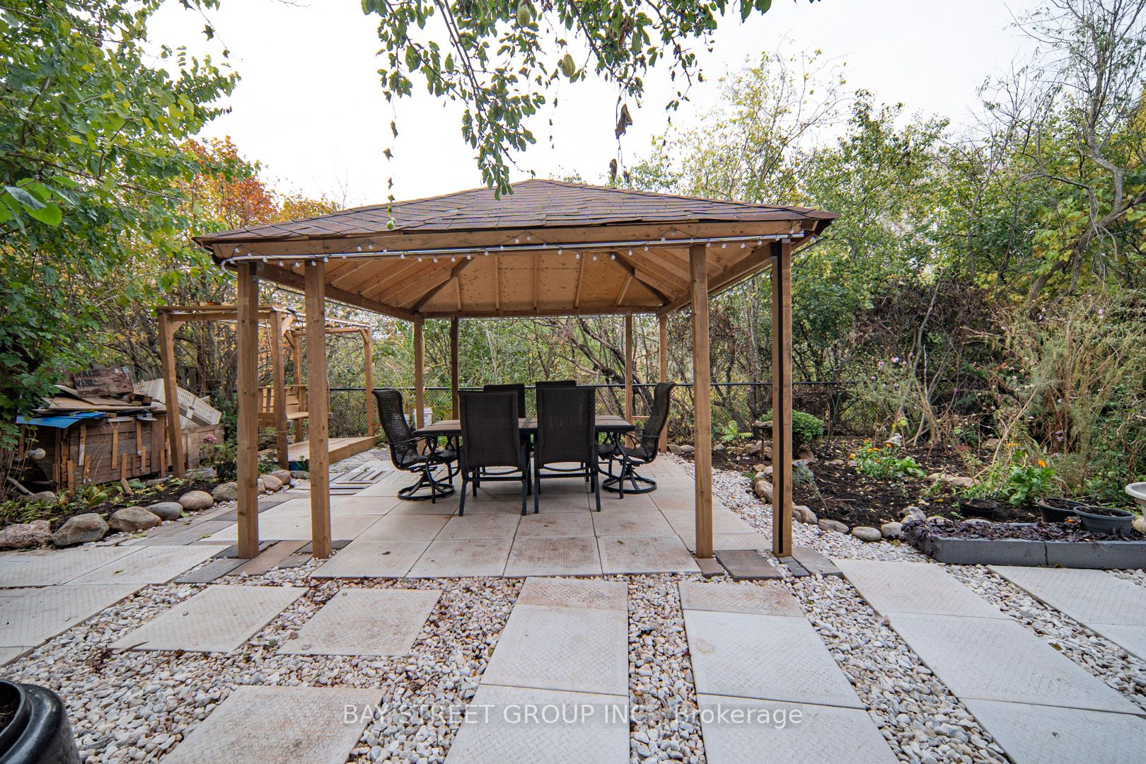 1182 Creekside Dr