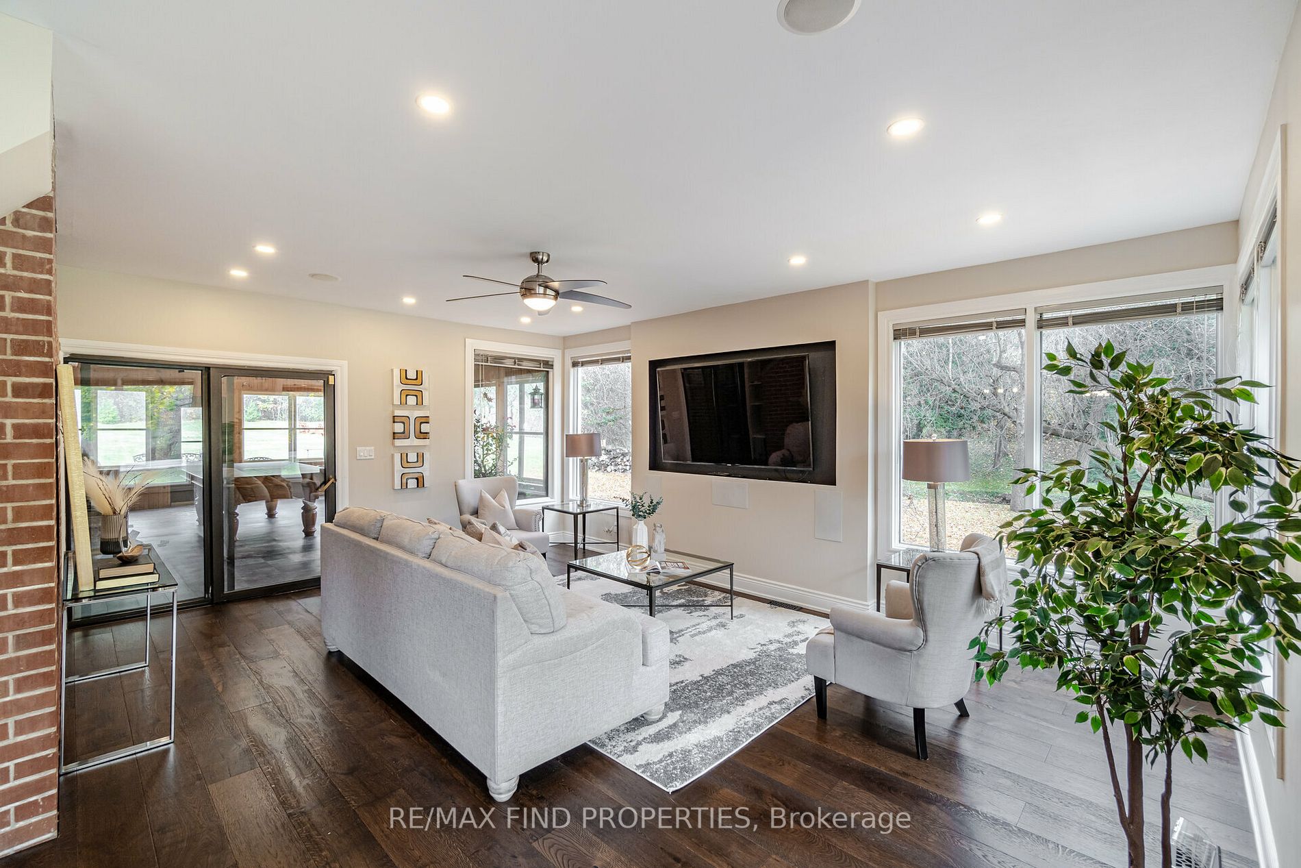 362 King St