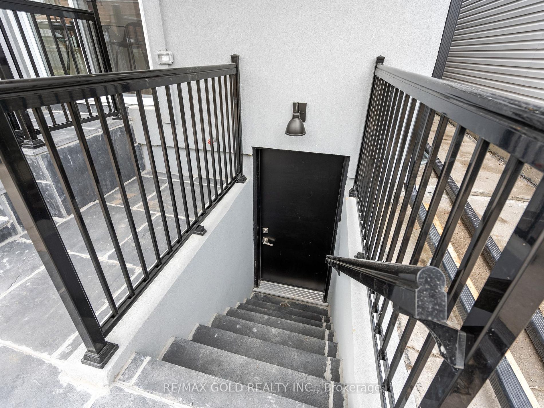 1007 Ossington Ave