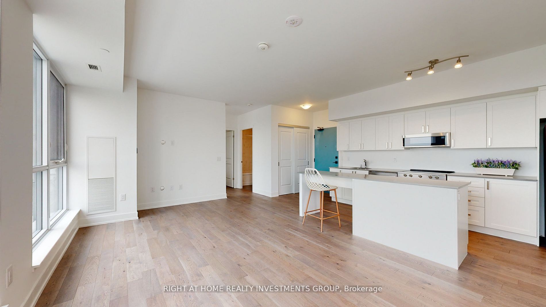 1063 Douglas Mccurdy Comm Circ, #903