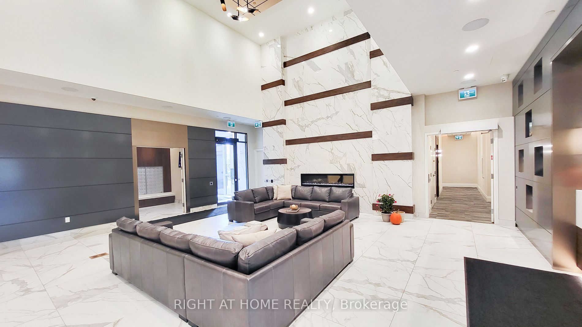 1050 Main St E, #705
