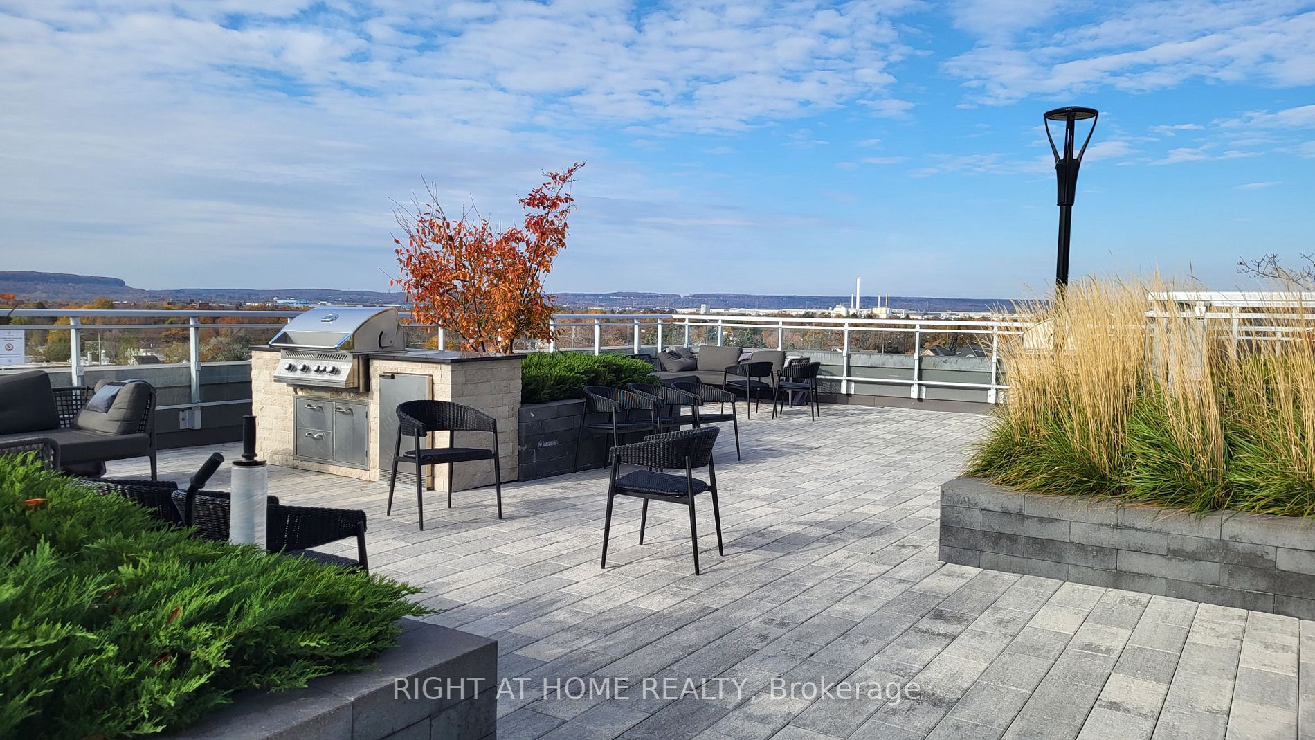 1050 Main St E, #705