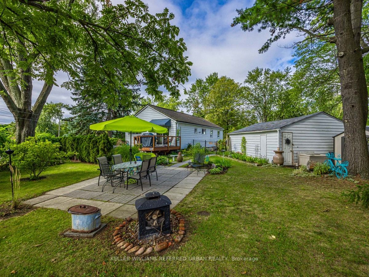 1217 Lakebreeze Dr