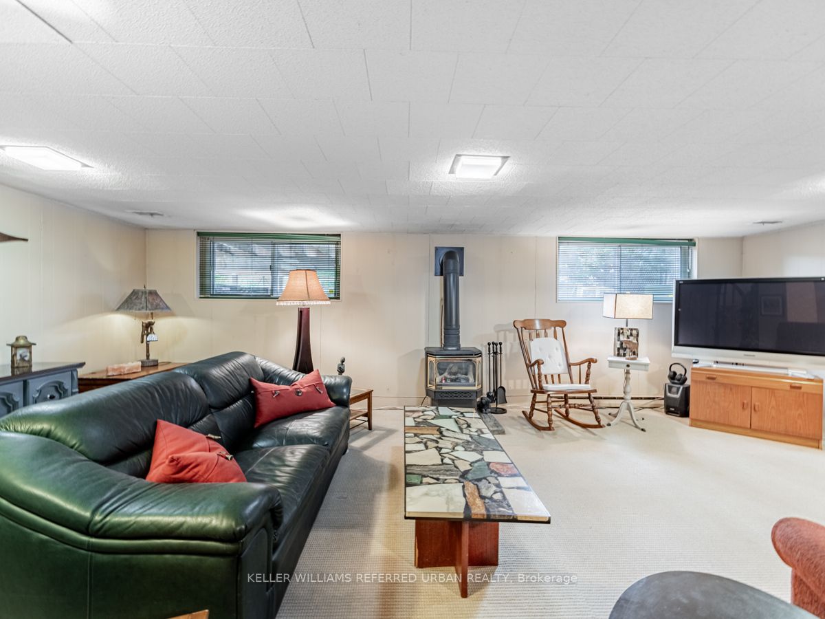 1217 Lakebreeze Dr