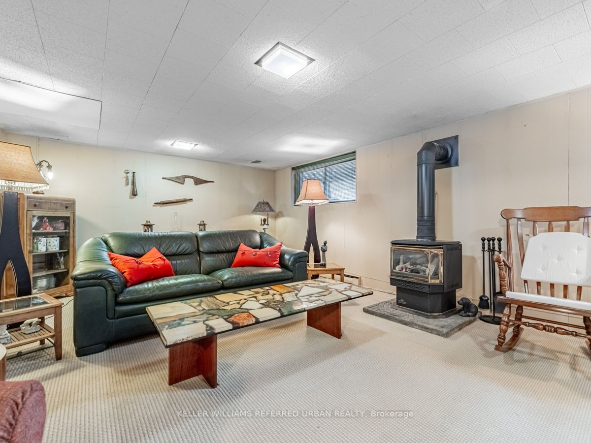 1217 Lakebreeze Dr