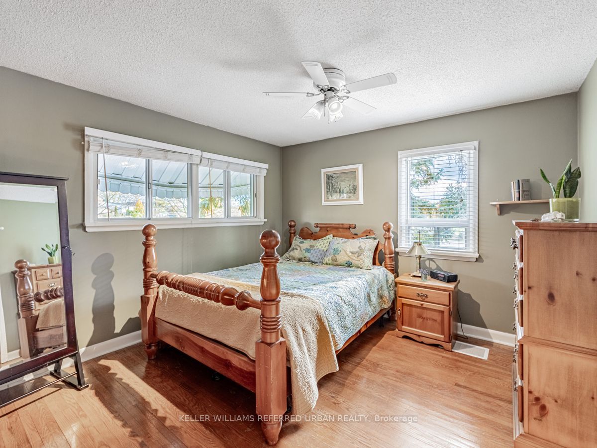 1217 Lakebreeze Dr
