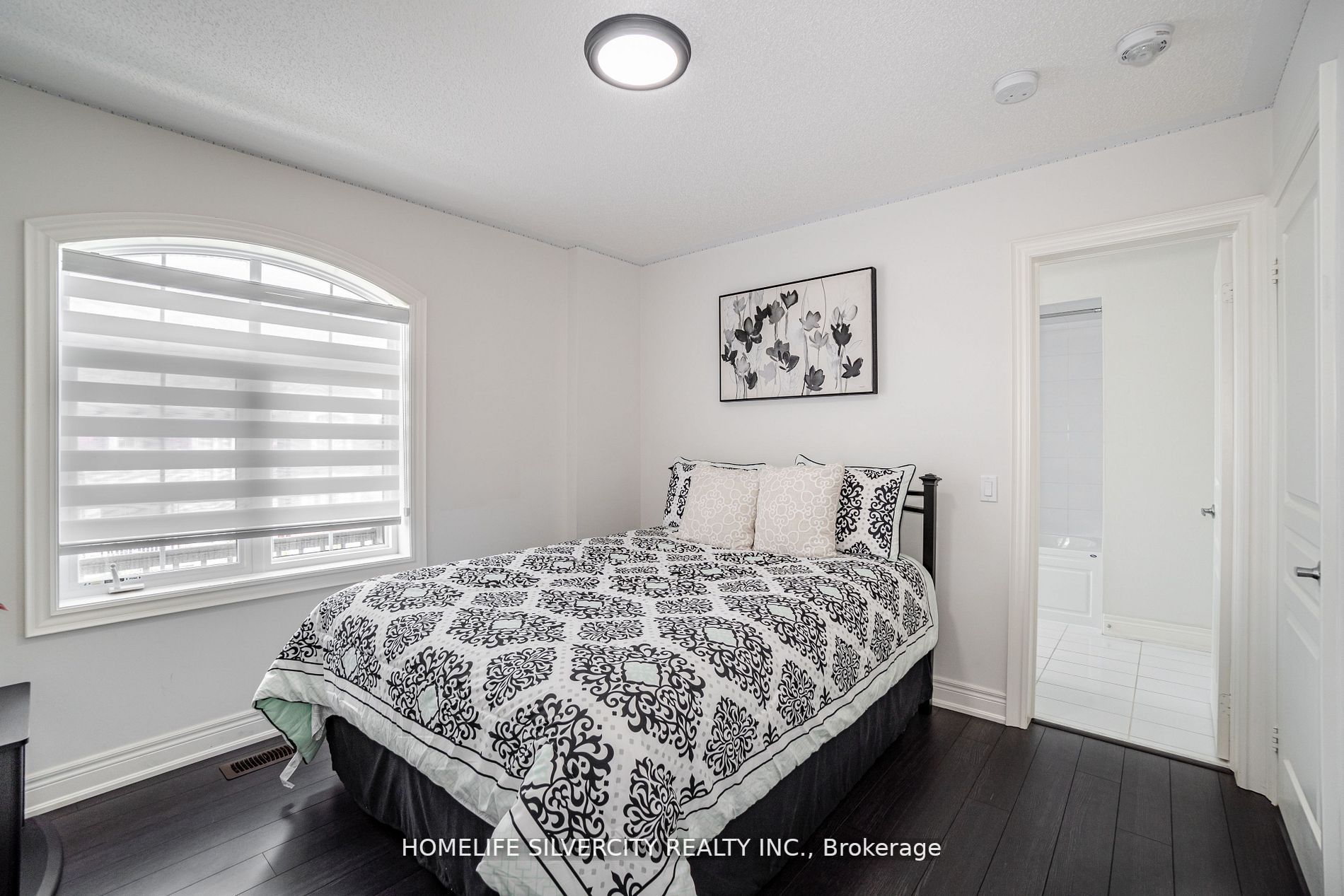 2 Maple Trail Rd W
