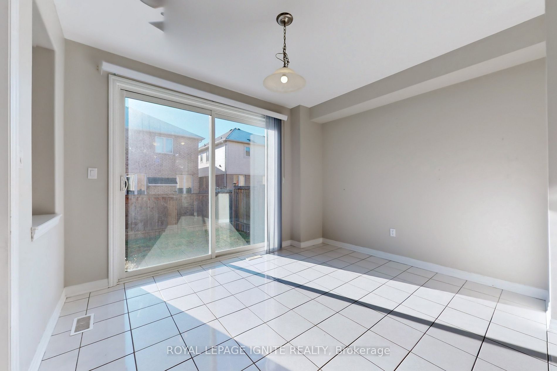 15 Giltspur Rd, #Upper