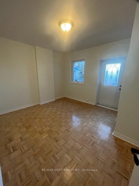 1319 St. Clair Ave W