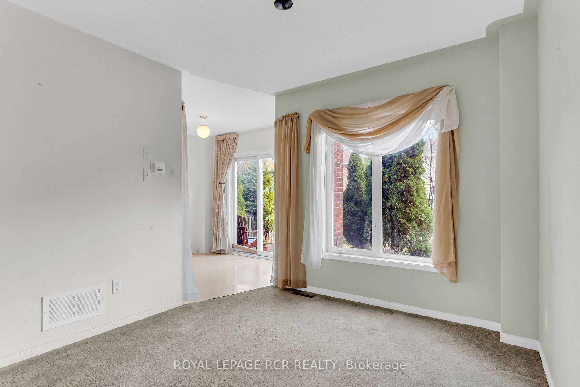 322 Marshall Cres