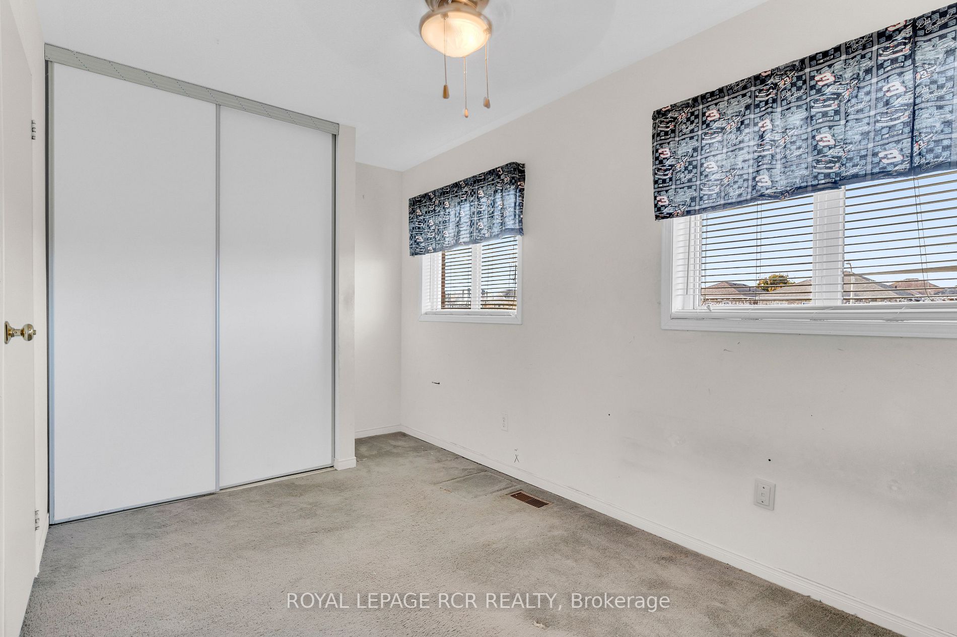 322 Marshall Cres